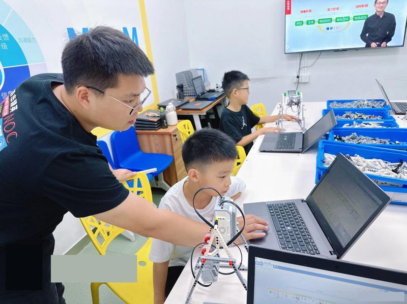 如何有效提升团队沟通技巧：从新手到高手的培训路径